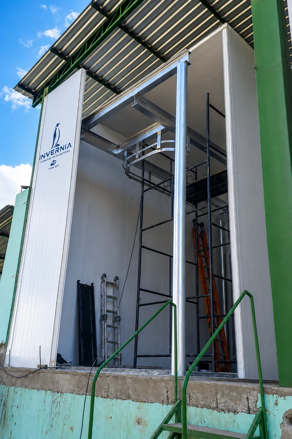 Estrutura frigorífica industrial instalada pela Invernia
